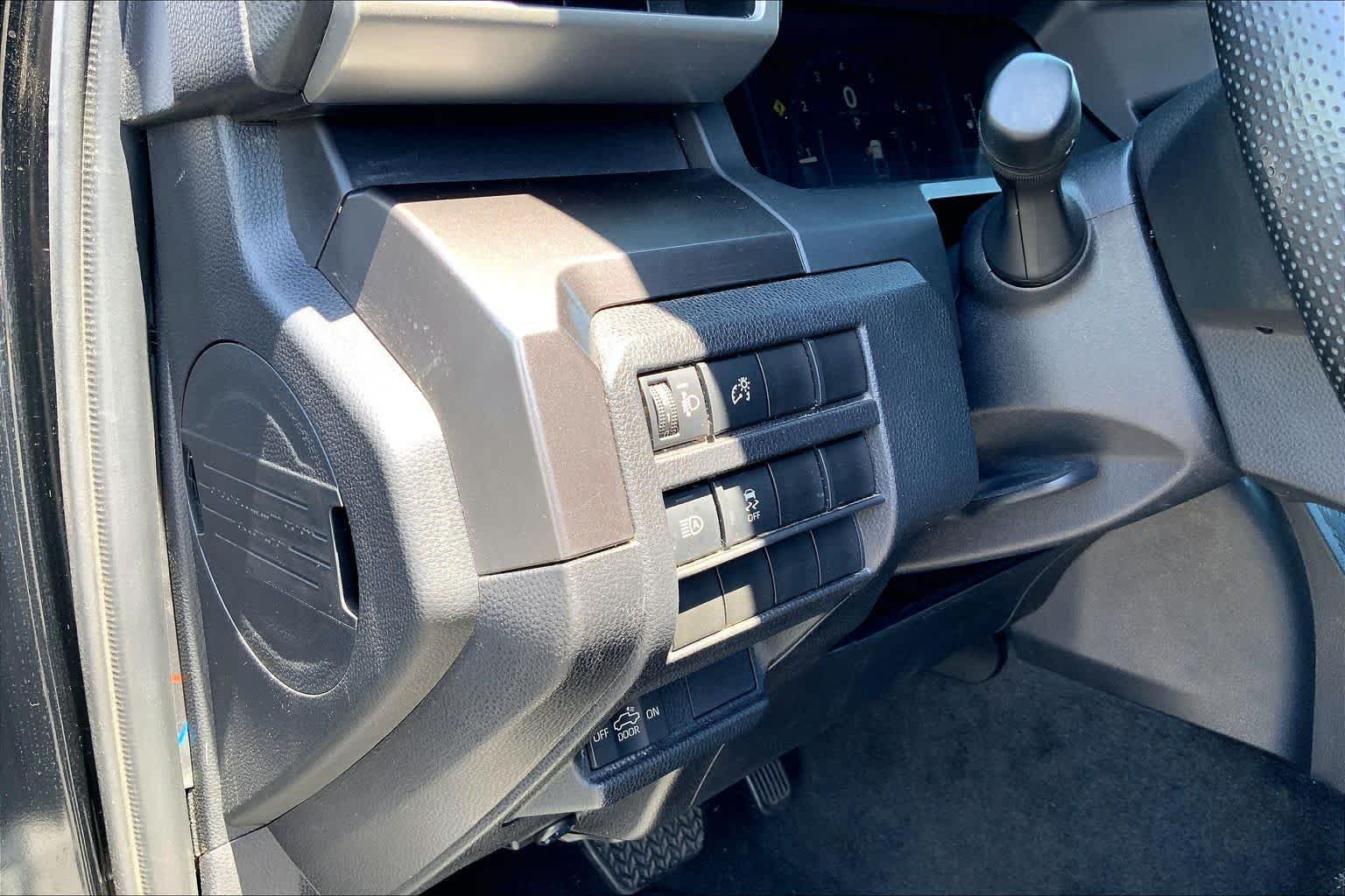 Used 2025 Toyota Tacoma SR5 AWD/4WD image 32