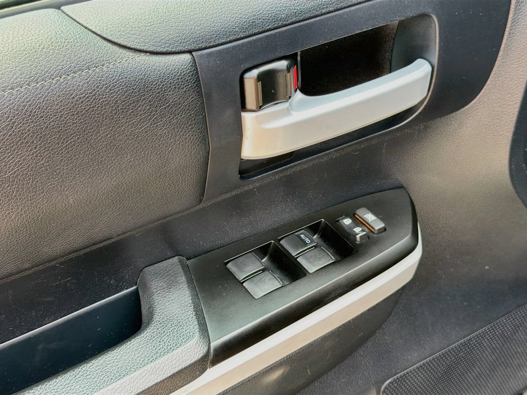 Used 2018 Toyota Tundra SR5 AWD/4WD image 18
