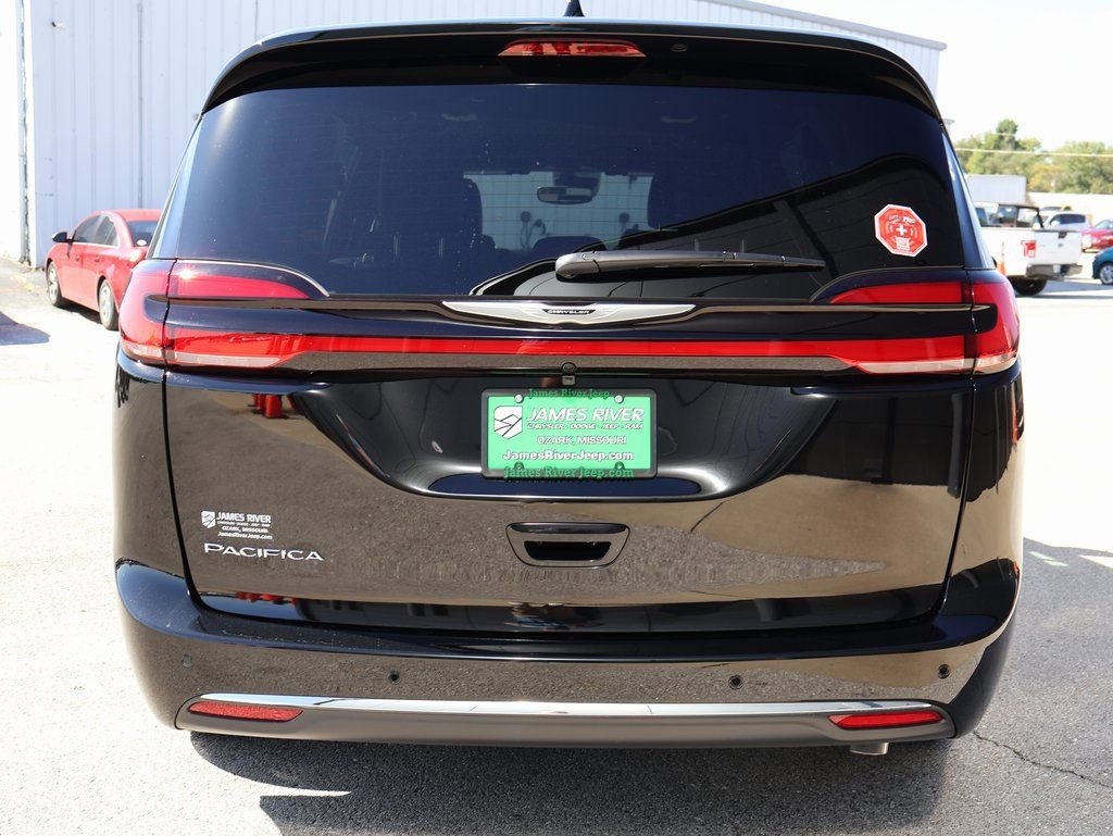 New 2026 Chrysler Pacifica Select FWD image 4
