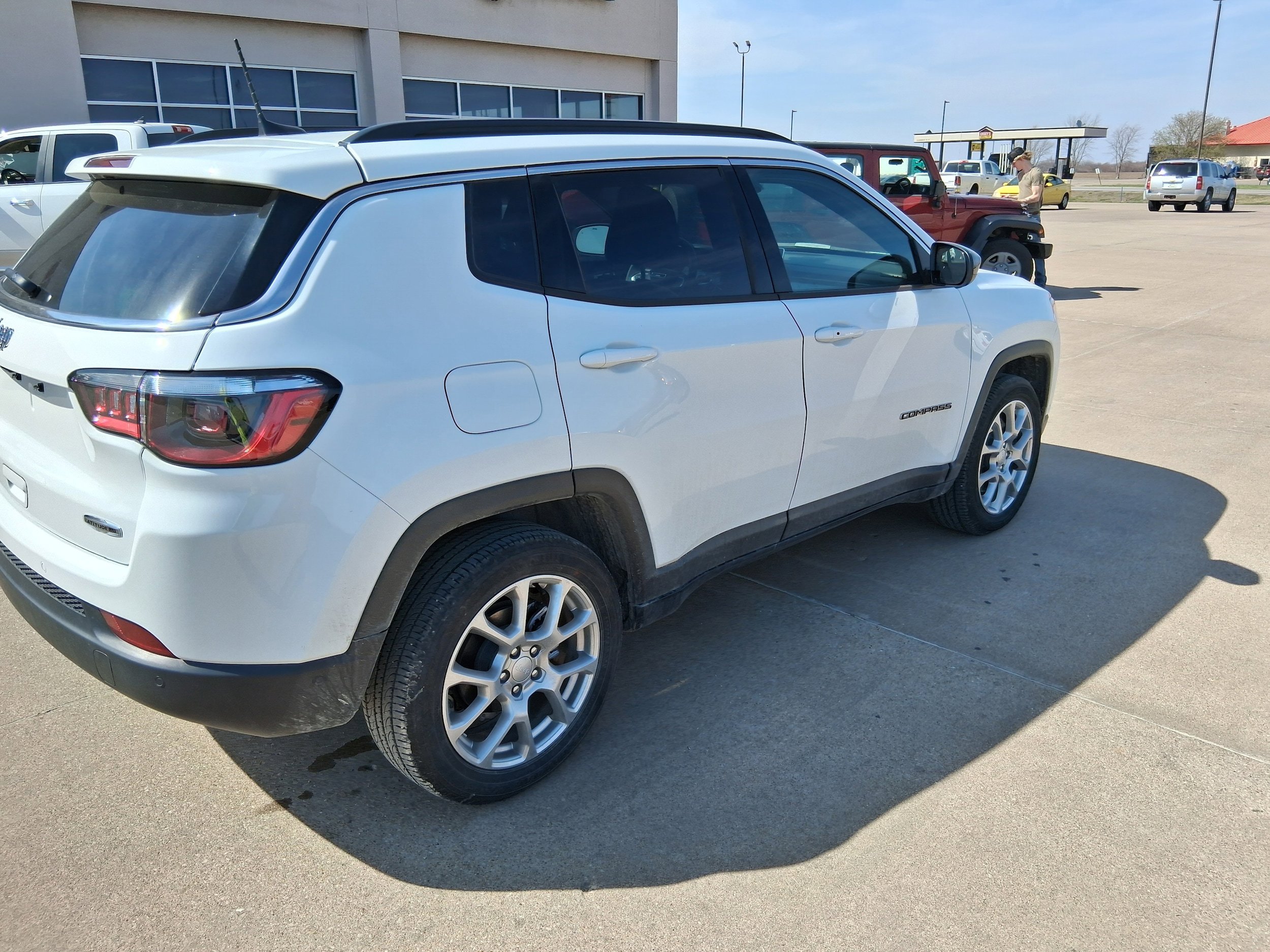 Used 2024 Jeep Compass Latitude image 6