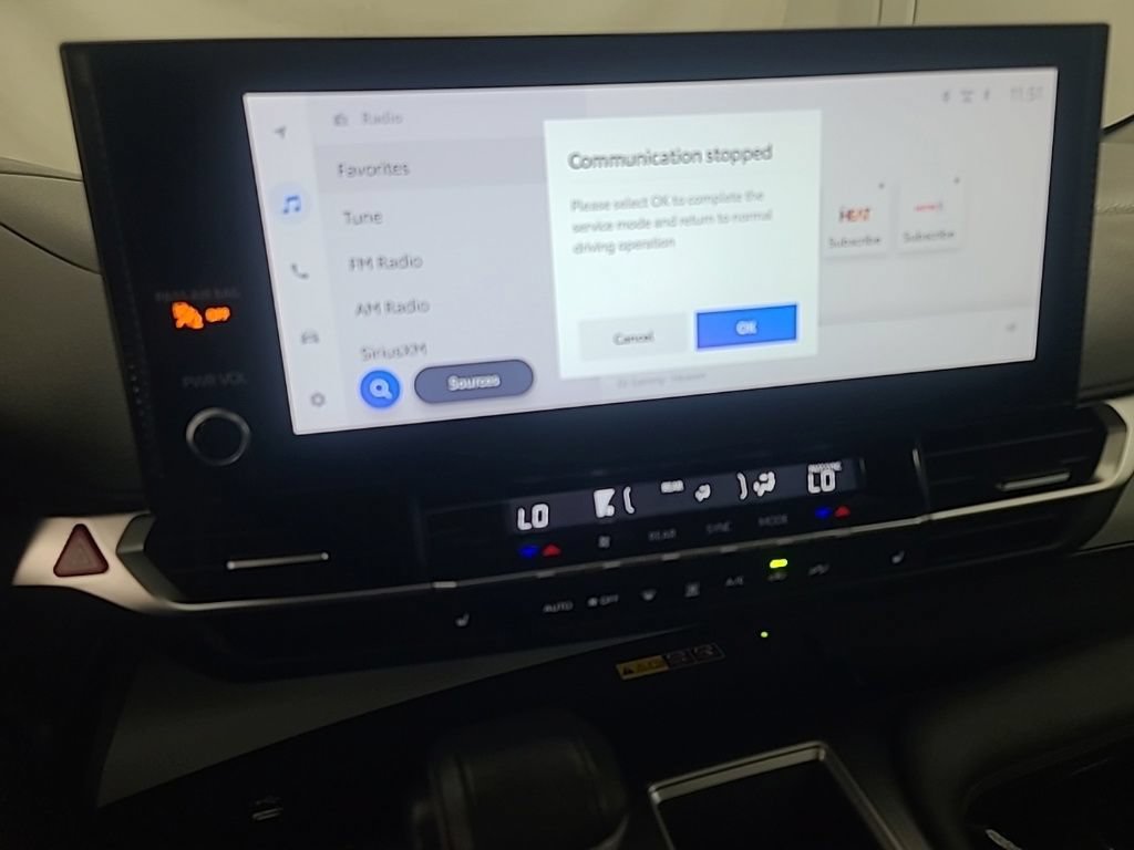Used 2025 Toyota Sienna XLE FWD image 32