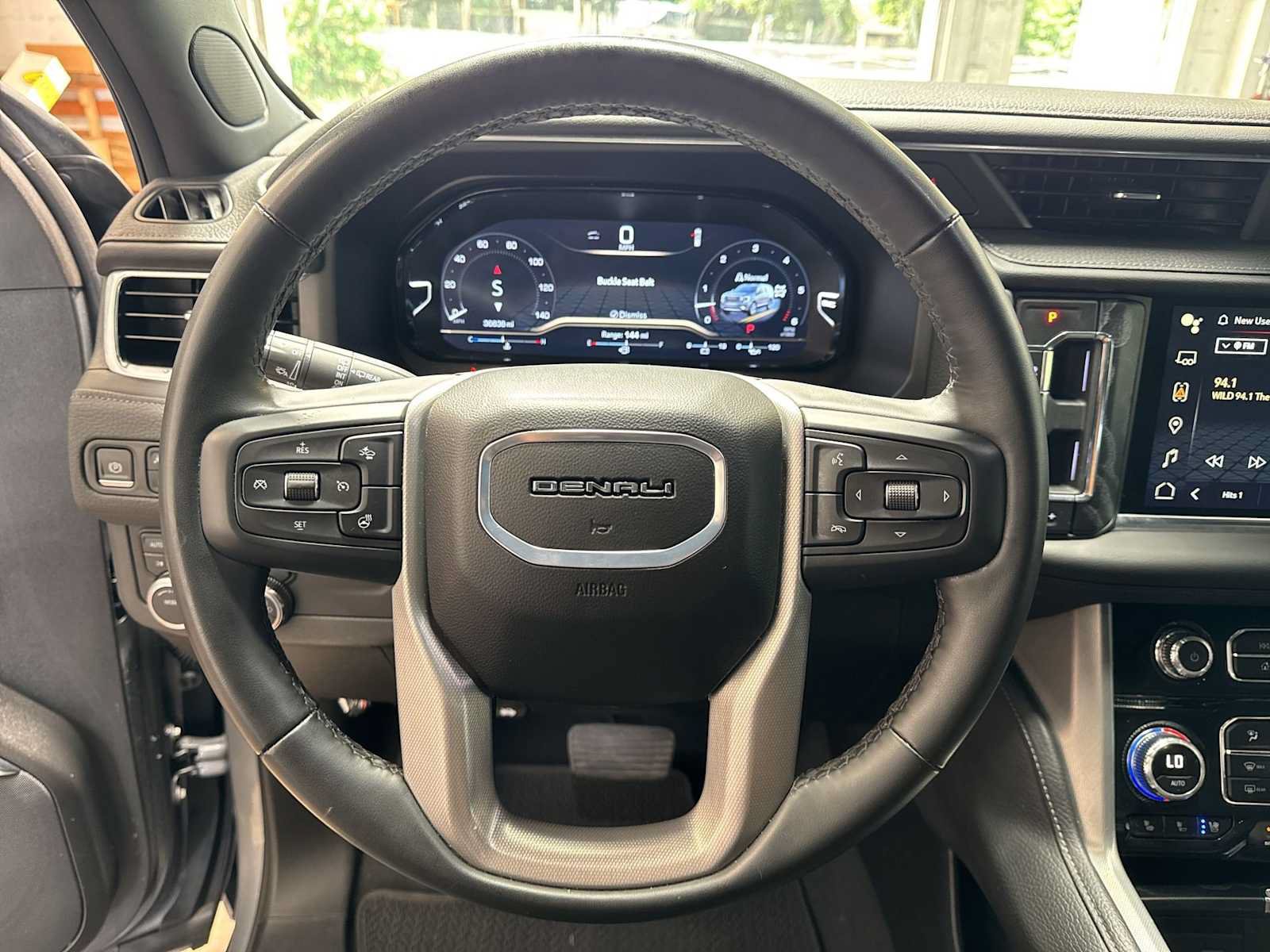 Used 2024 GMC Yukon XL Denali AWD/4WD image 22