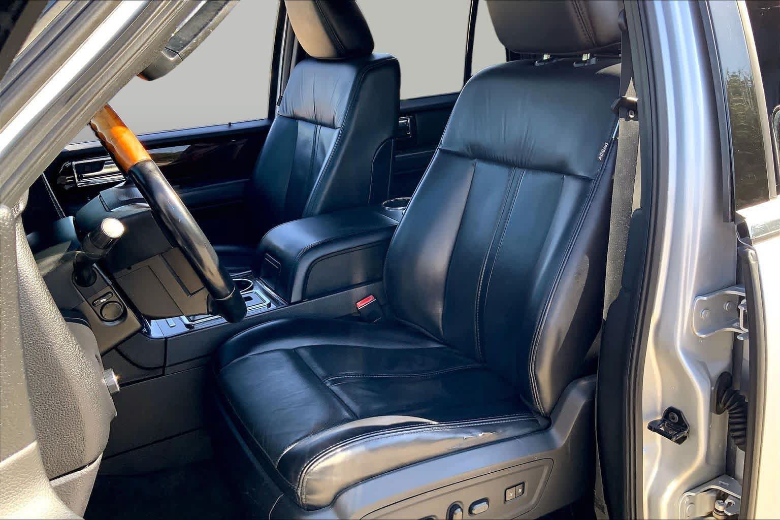 Used 2017 Lincoln Navigator Select RWD image 8