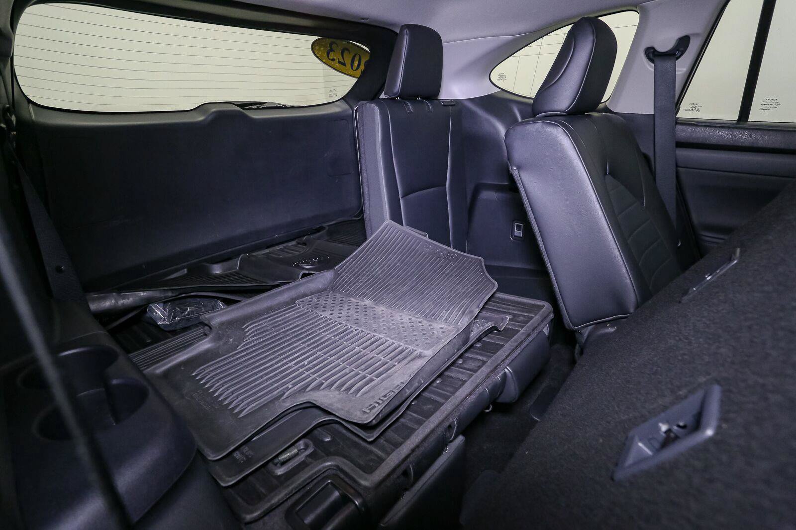 Used 2023 Toyota Highlander XLE AWD/4WD image 25
