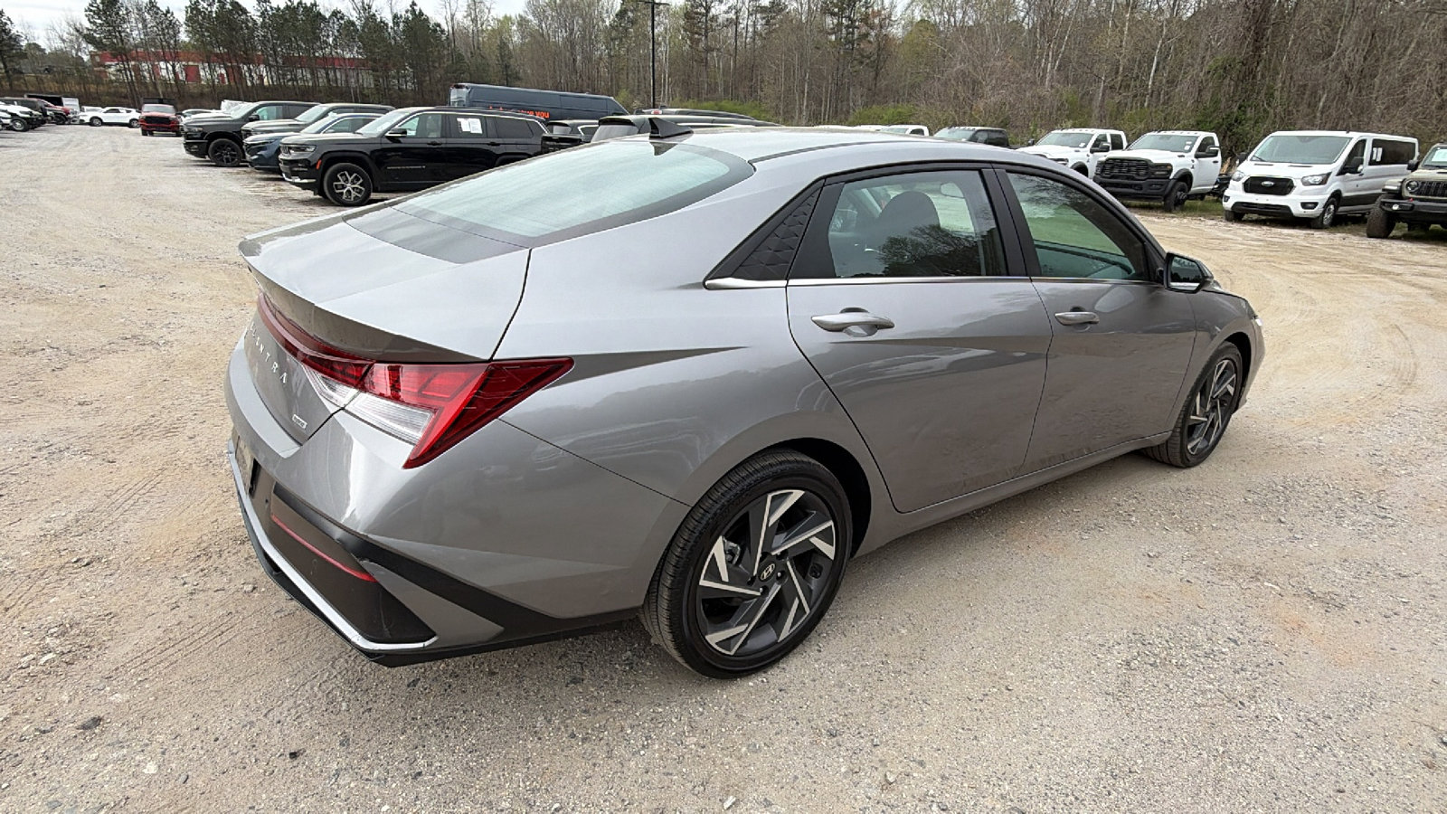 Used 2024 Hyundai Elantra Limited image 8