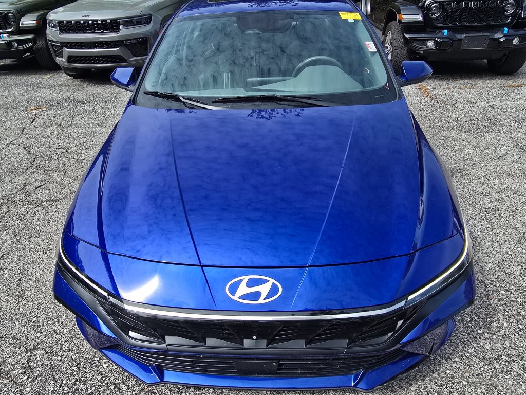 Used 2025 Hyundai Elantra SEL FWD image 14