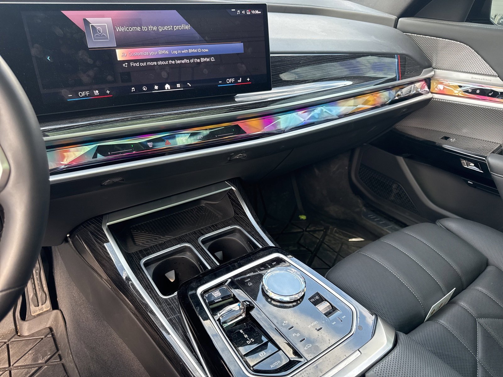 Used 2023 BMW 740i w/ Luxury Rear Seating Package image 17