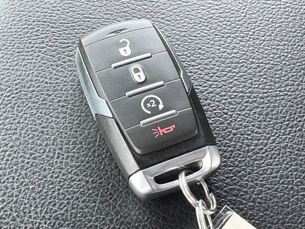 Used 2025 RAM 2500 Big Horn AWD/4WD image 33