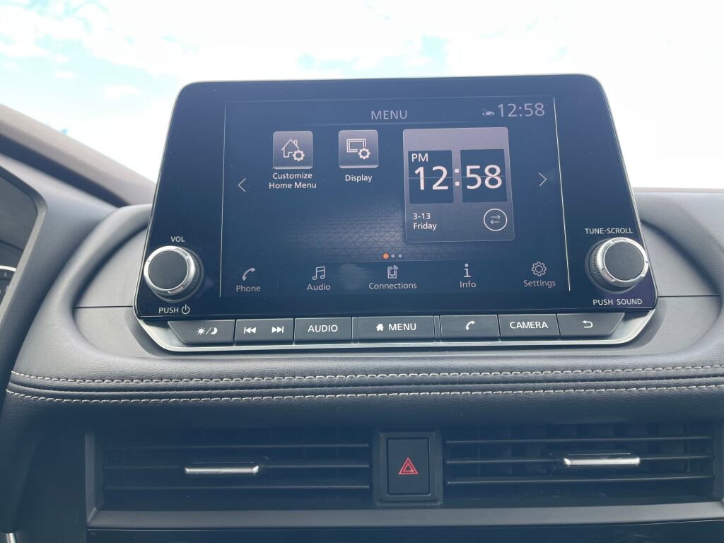 Used 2023 Nissan Rogue SV image 10