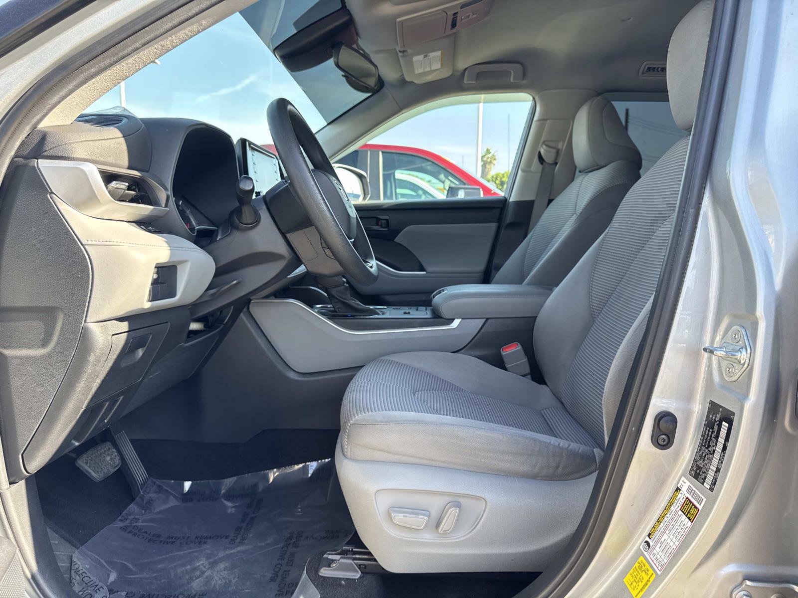 Used 2021 Toyota Highlander L image 19