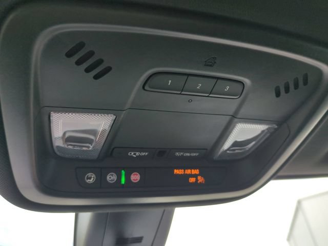 Used 2023 Chevrolet Traverse RS FWD image 24