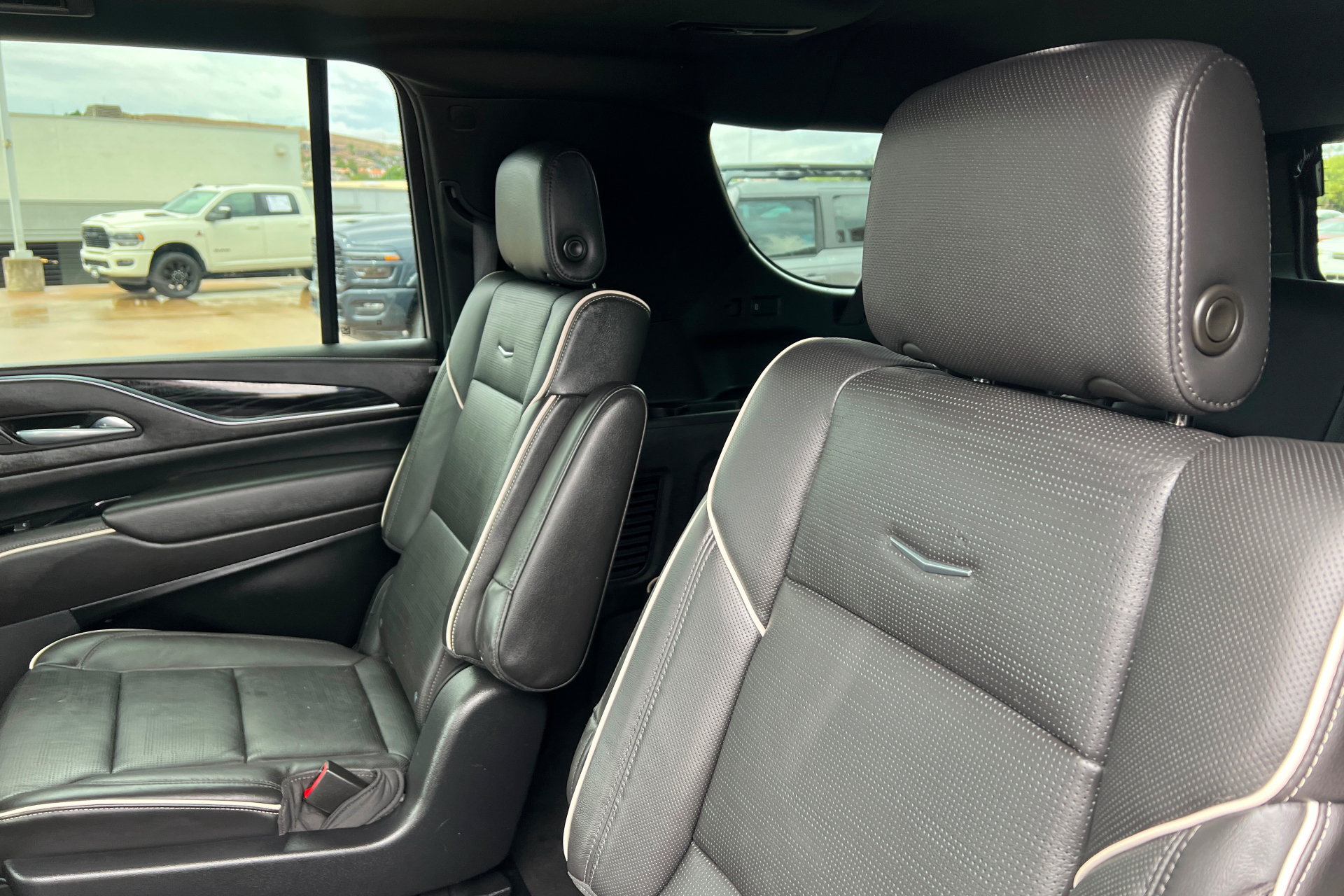 Used 2021 Cadillac Escalade ESV Sport w/ Driver Assist Tech Package AWD/4WD image 21