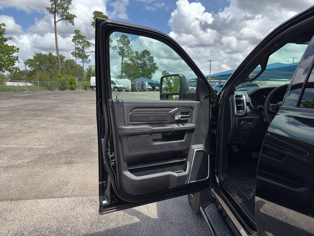 New 2026 RAM 3500 Laramie AWD/4WD image 8