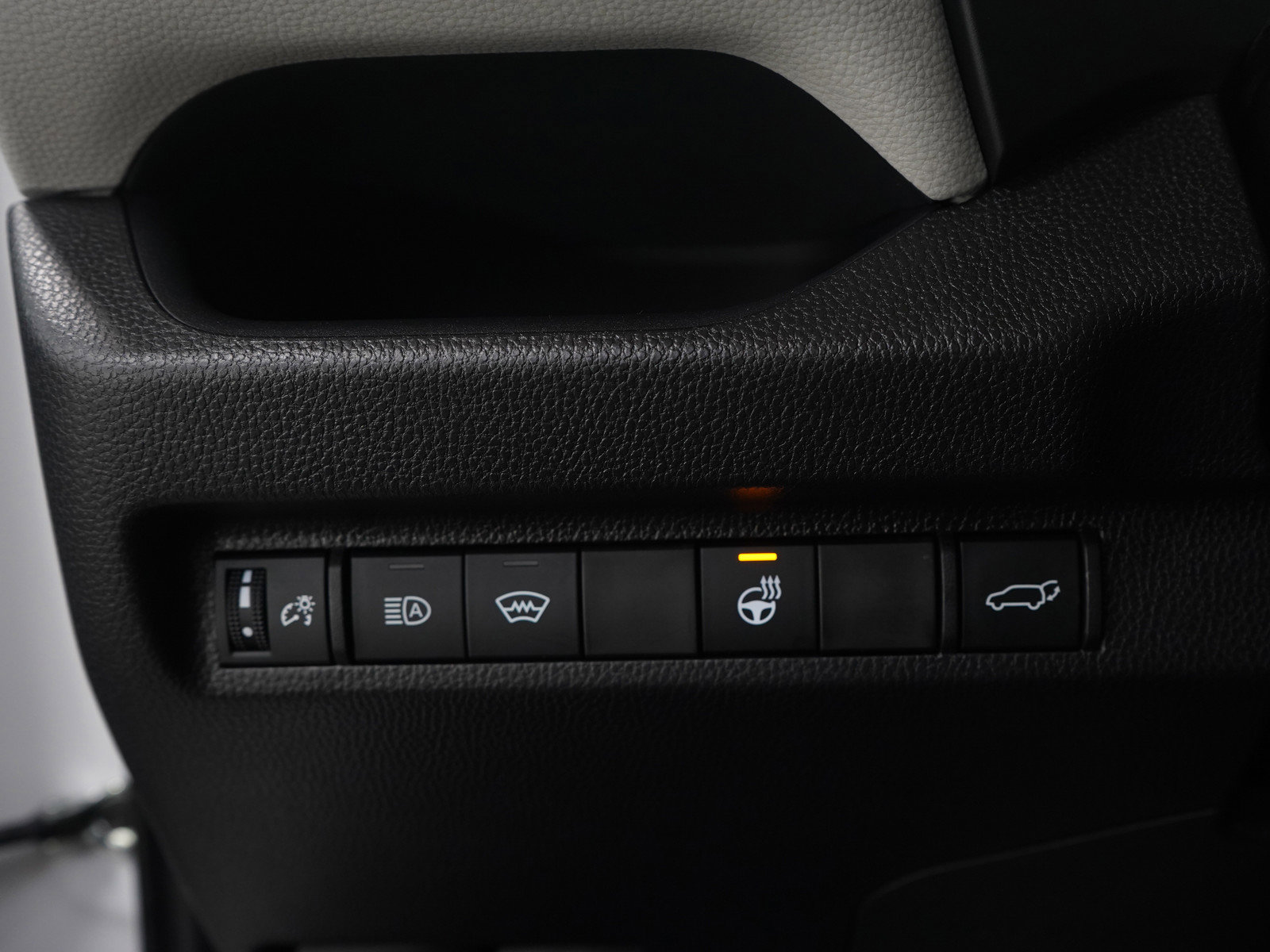 Used 2025 Toyota RAV4 XLE w/ Convenience Package AWD/4WD image 24