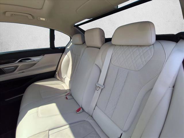 Used 2022 BMW 750i xDrive w/ Executive Package AWD/4WD image 18