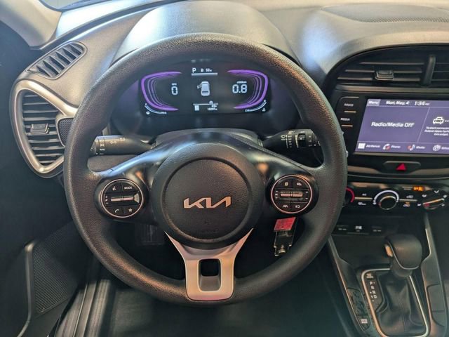Used 2025 Kia Soul LX w/ LX Technology Package FWD image 18