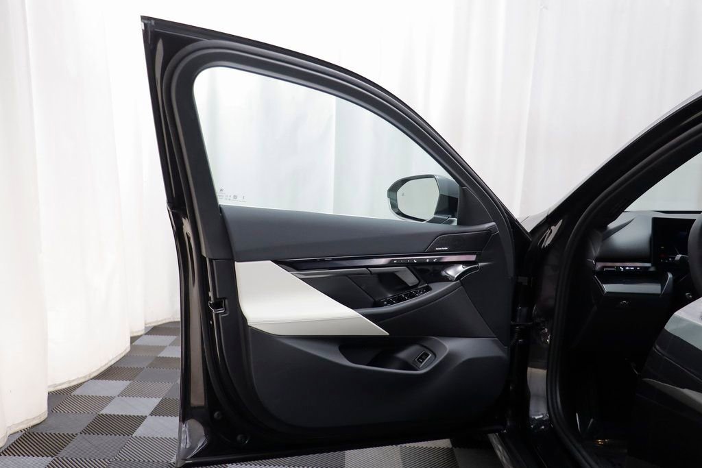 New 2026 BMW 530i xDrive w/ Premium Package image 4