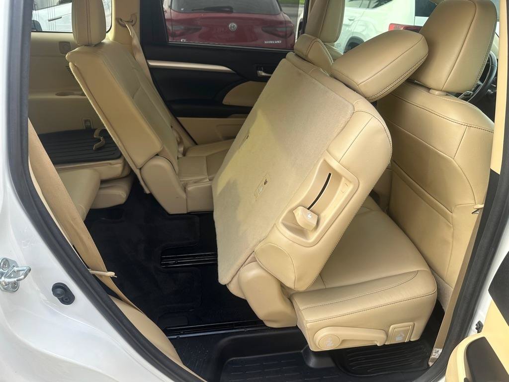 Used 2017 Toyota Highlander XLE FWD image 29