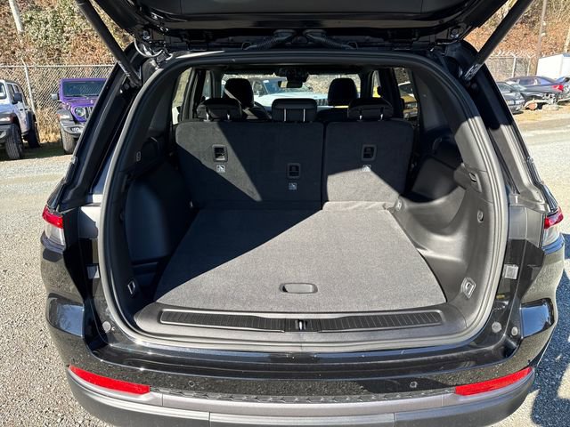 New 2026 Jeep Grand Cherokee Altitude image 12