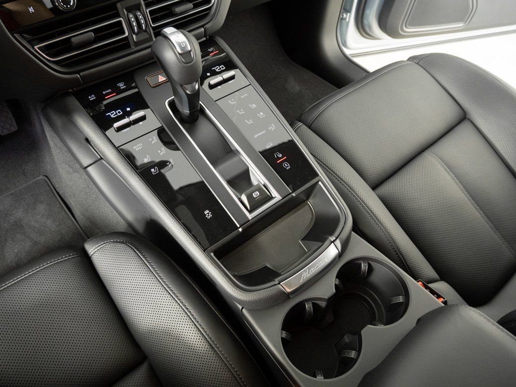 New 2026 Porsche Macan image 18