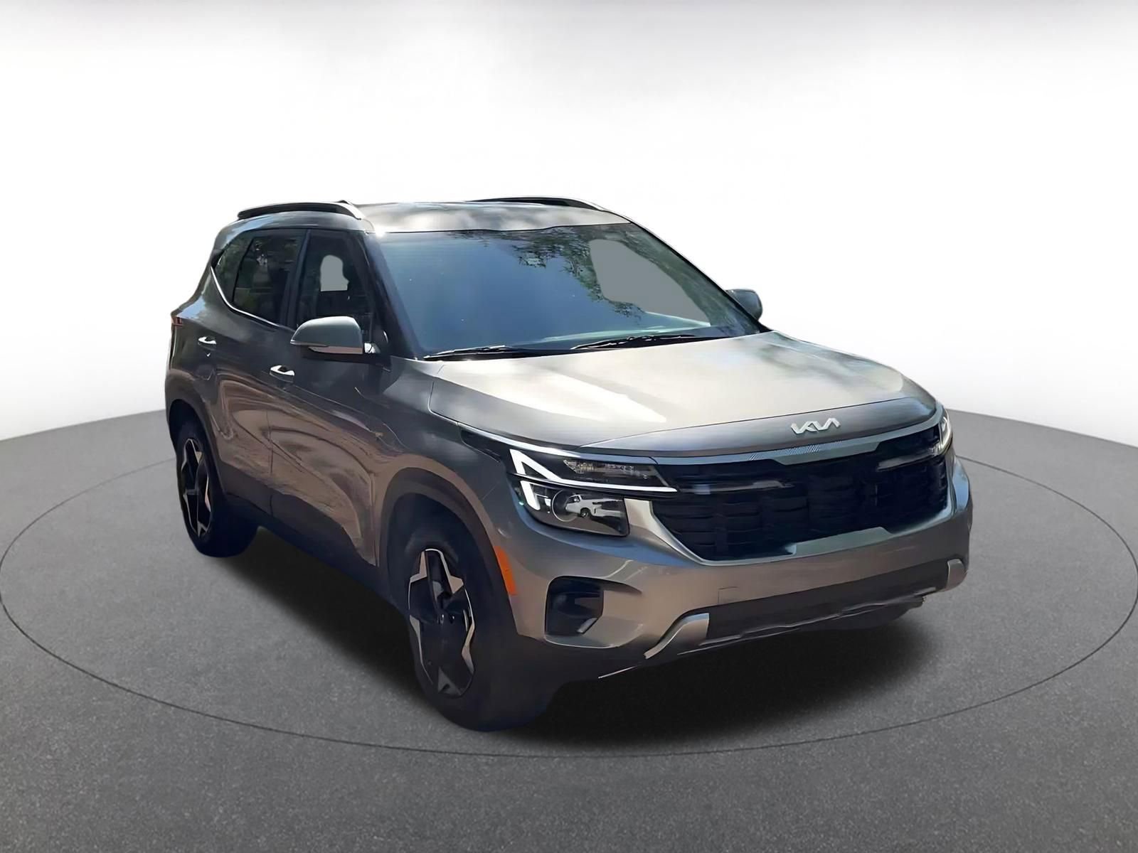 Used 2025 Kia Seltos S image 3