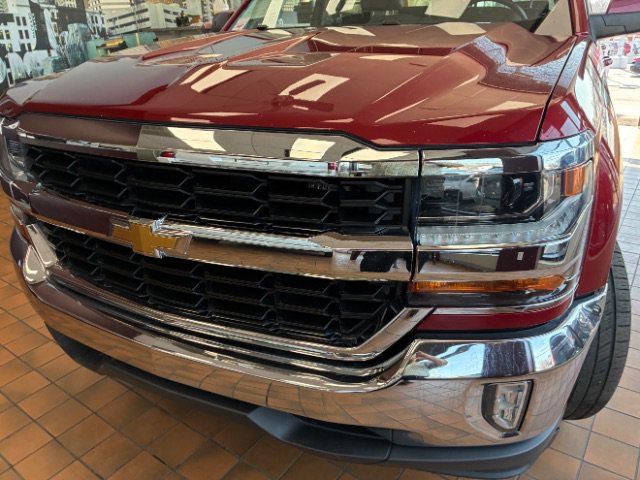 Used 2018 Chevrolet Silverado 1500 LT w/ All Star Edition AWD/4WD image 9