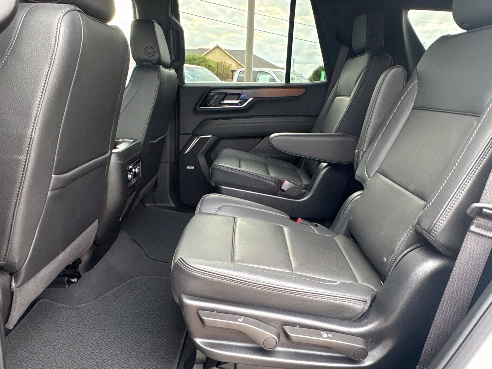 Used 2025 GMC Yukon Denali w/ Sun & Power Step Package AWD/4WD image 19