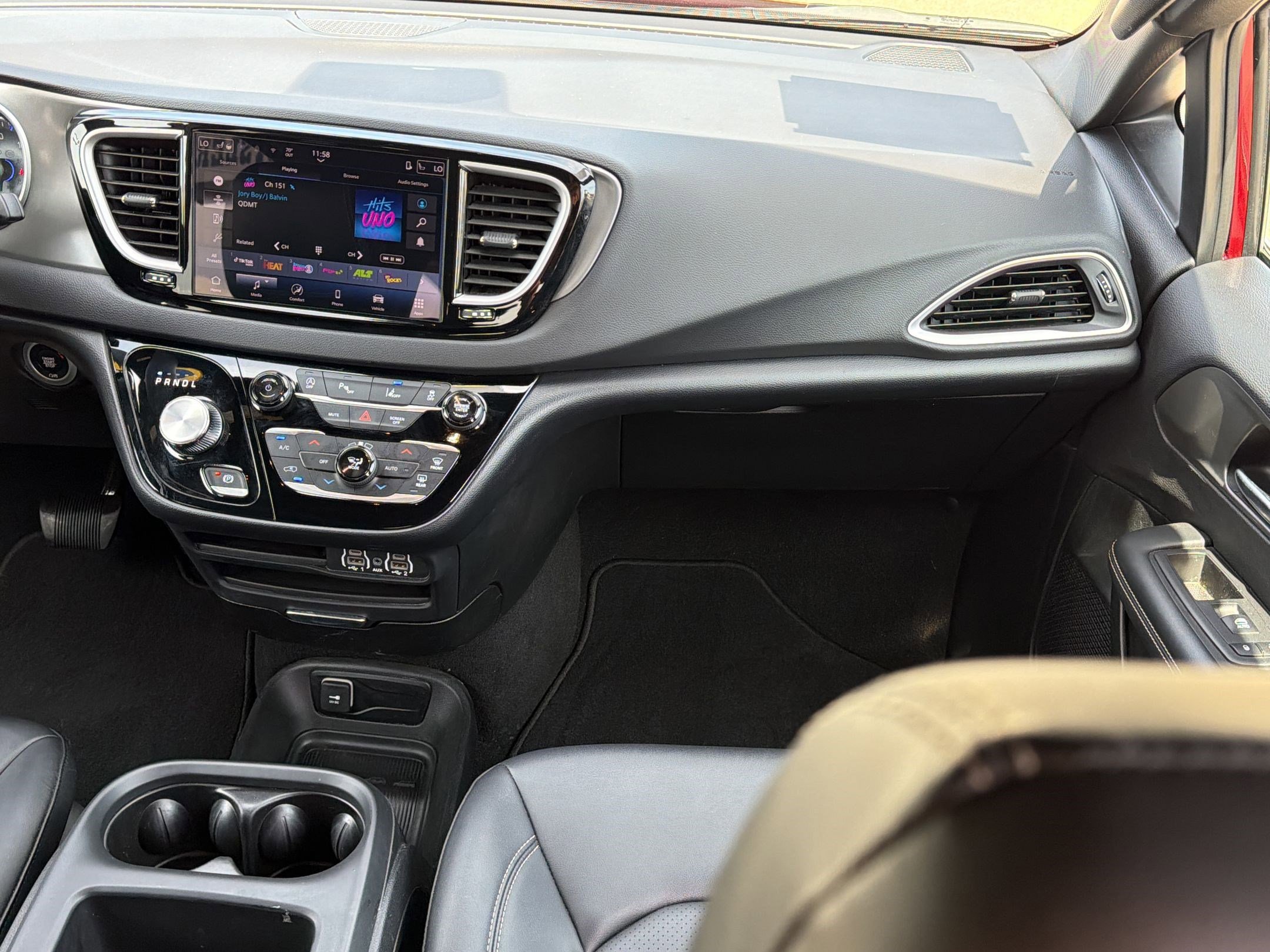 Certified 2025 Chrysler Pacifica Select image 27