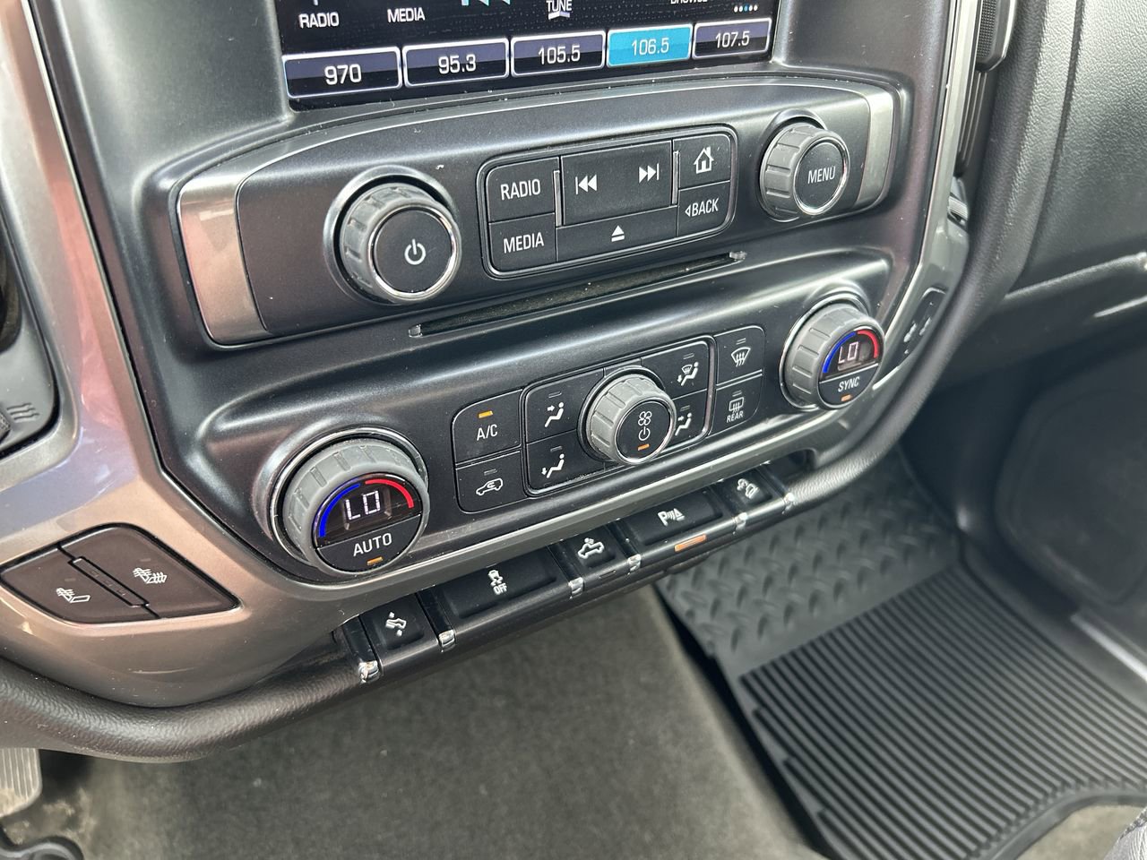 Used 2018 Chevrolet Silverado 1500 LT w/ All Star Edition AWD/4WD image 28