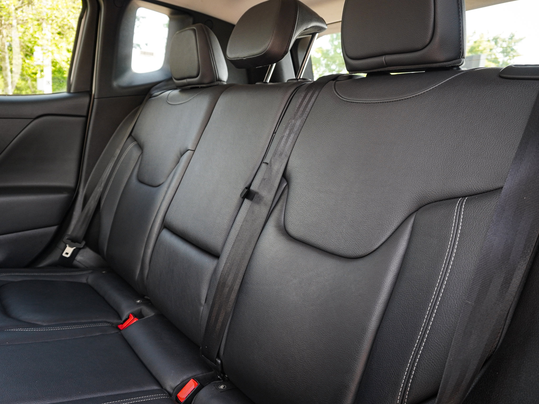 Used 2018 Jeep Renegade Limited w/ UConnect 8.4 Nav Group AWD/4WD image 30