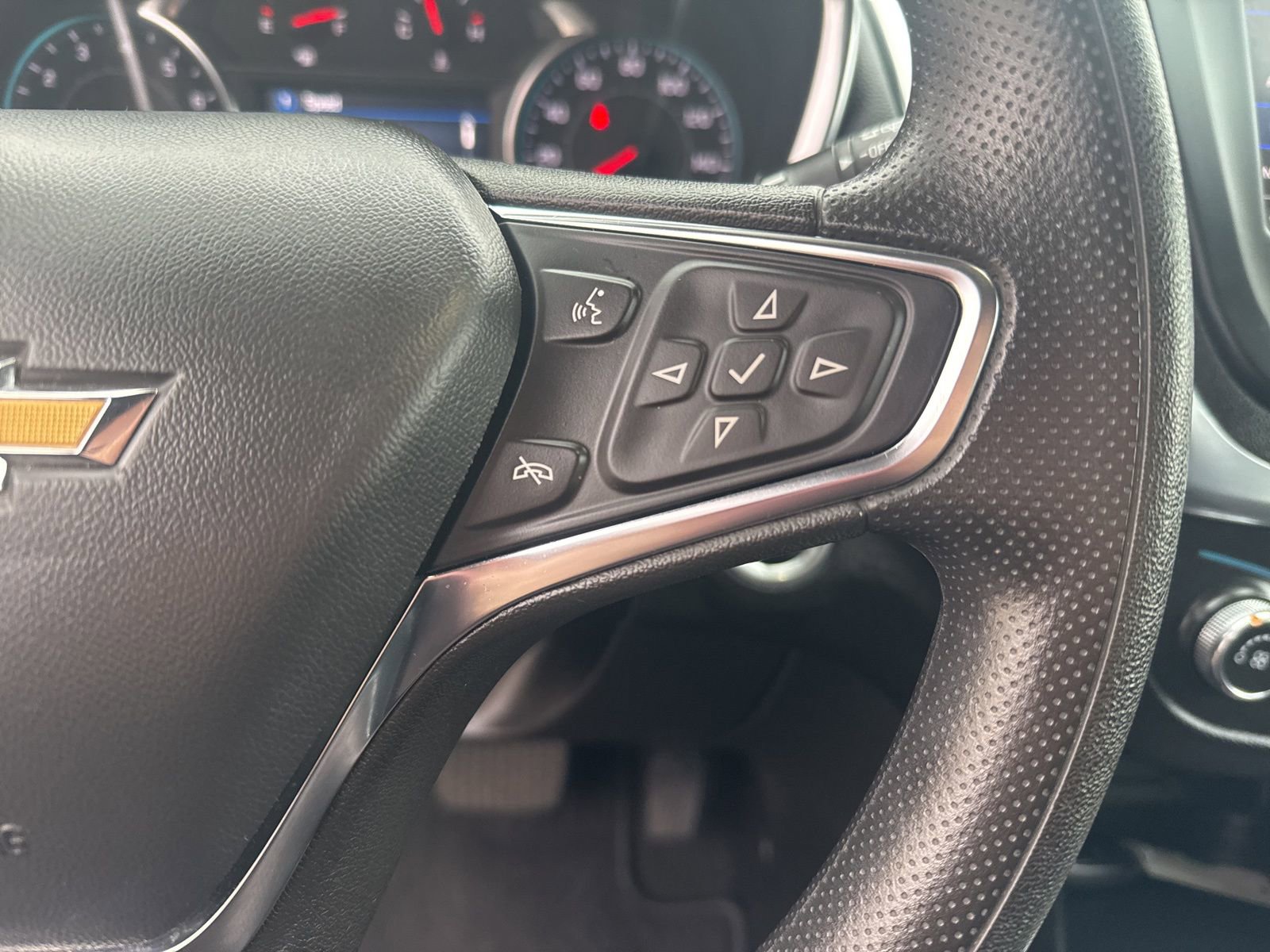 Used 2023 Chevrolet Equinox LT image 23