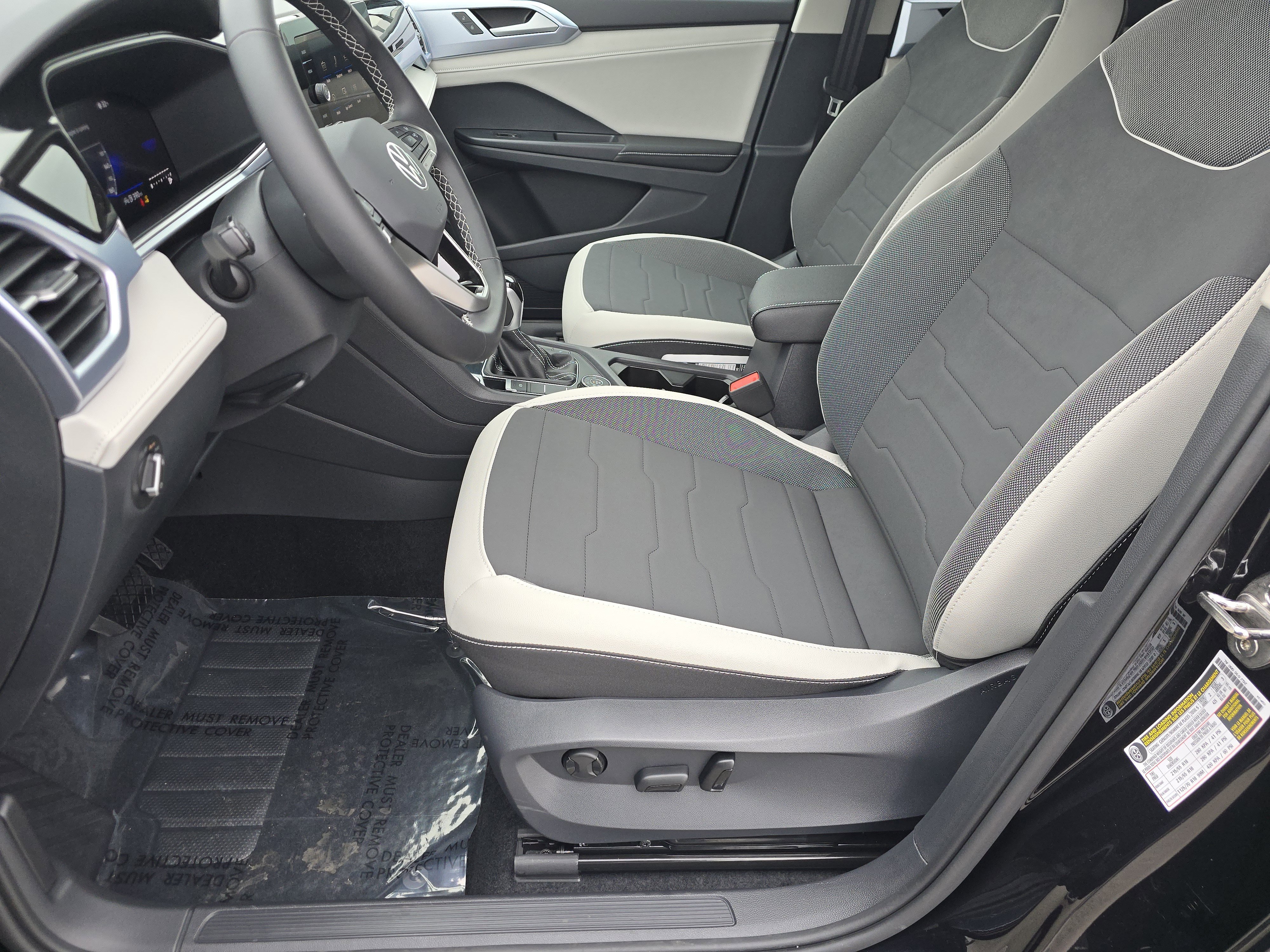 New 2026 Volkswagen Taos SE image 18