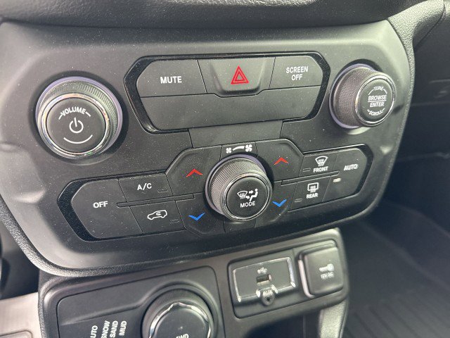 Used 2019 Jeep Renegade Latitude w/ Cold Weather Group image 15