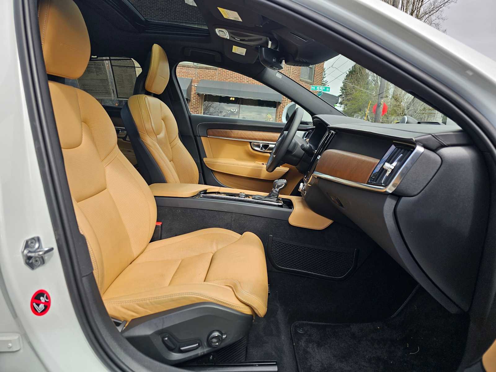 Used 2017 Volvo S90 T6 Inscription w/ Vision Package image 11