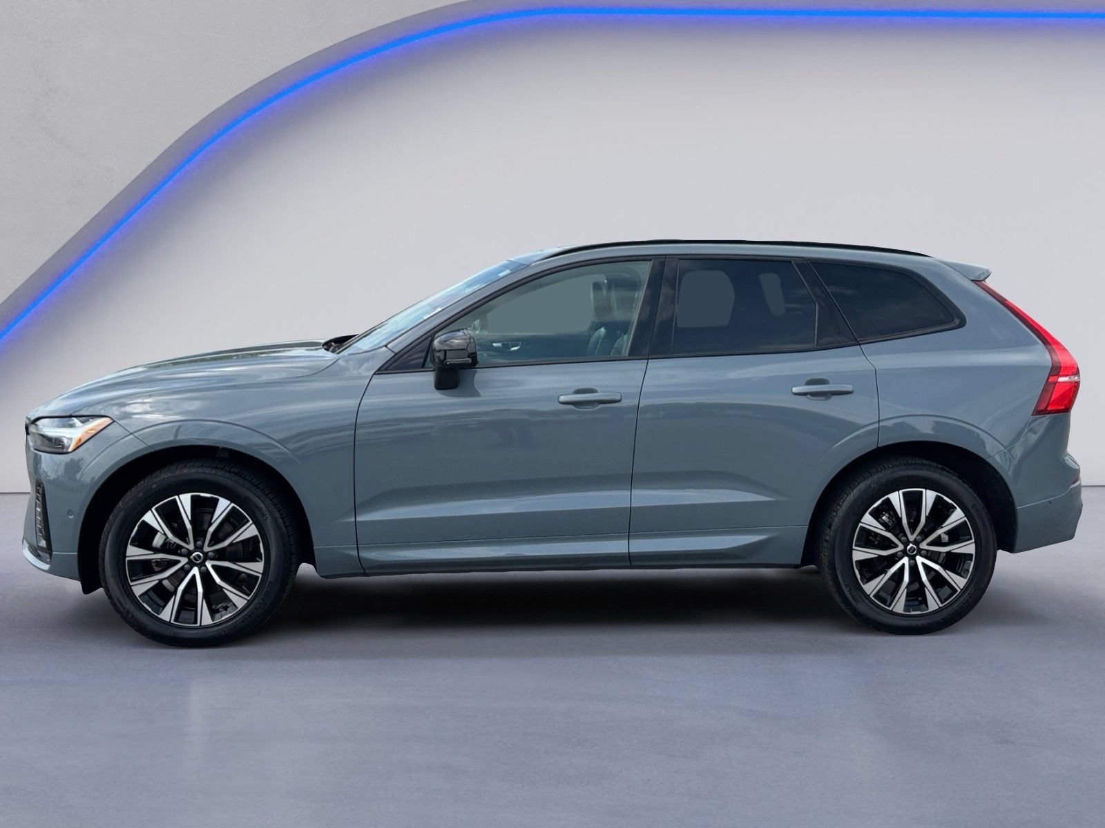 Used 2024 Volvo XC60 B5 Plus AWD/4WD image 7