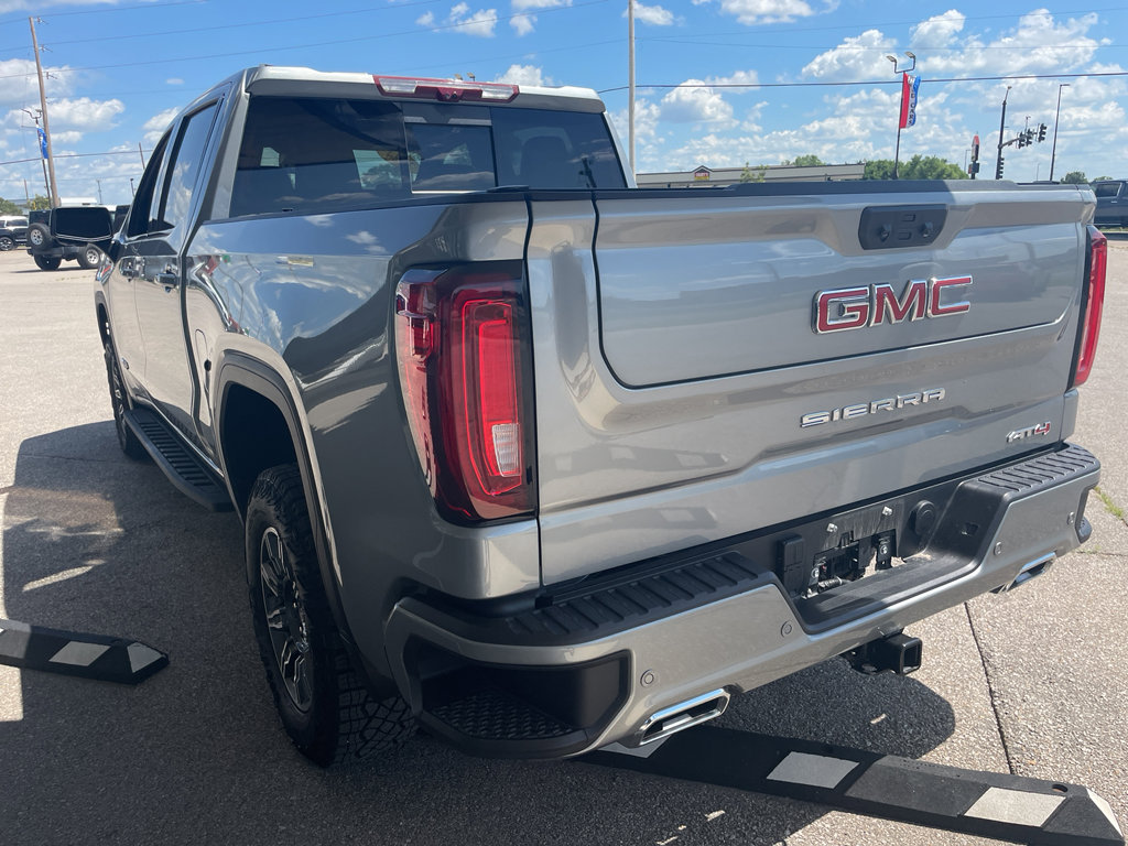 Used 2024 GMC Sierra 1500 AT4 w/ Technology Package image 5