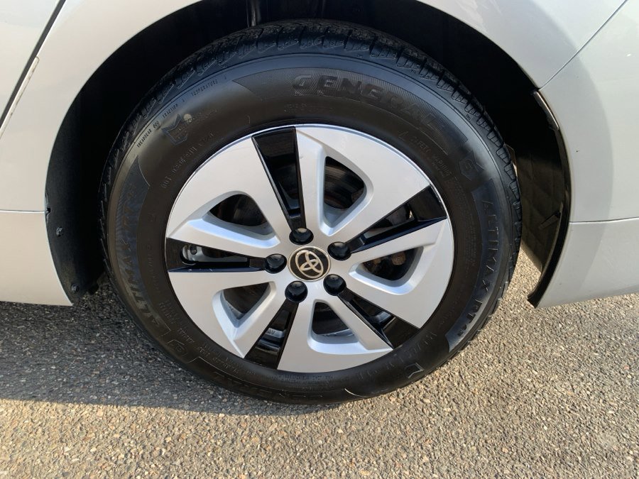 Used 2016 Toyota Prius Three image 21