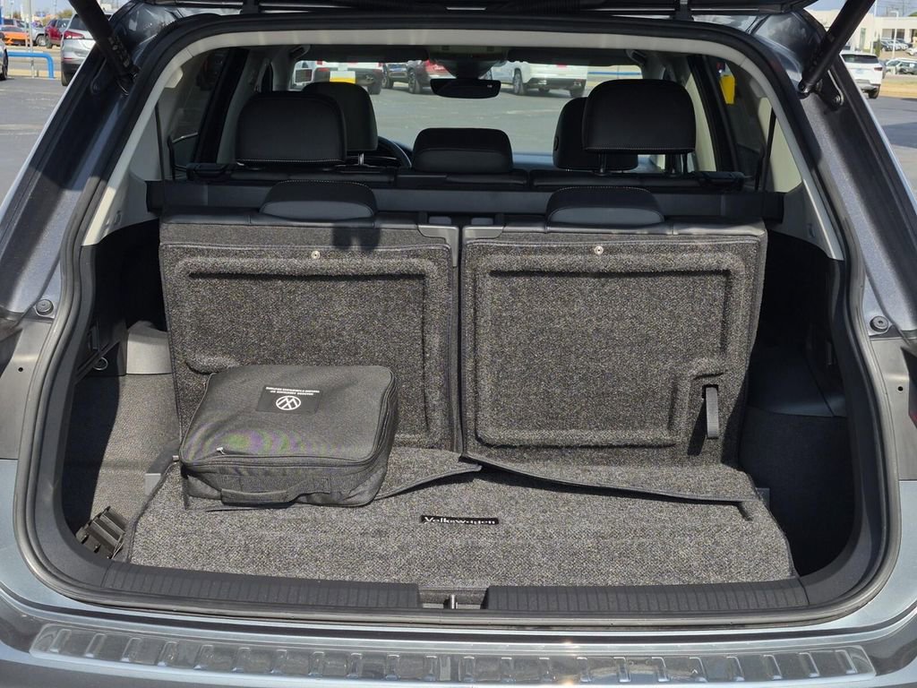 Used 2022 Volkswagen Tiguan SE w/ Panoramic Sunroof Package image 8