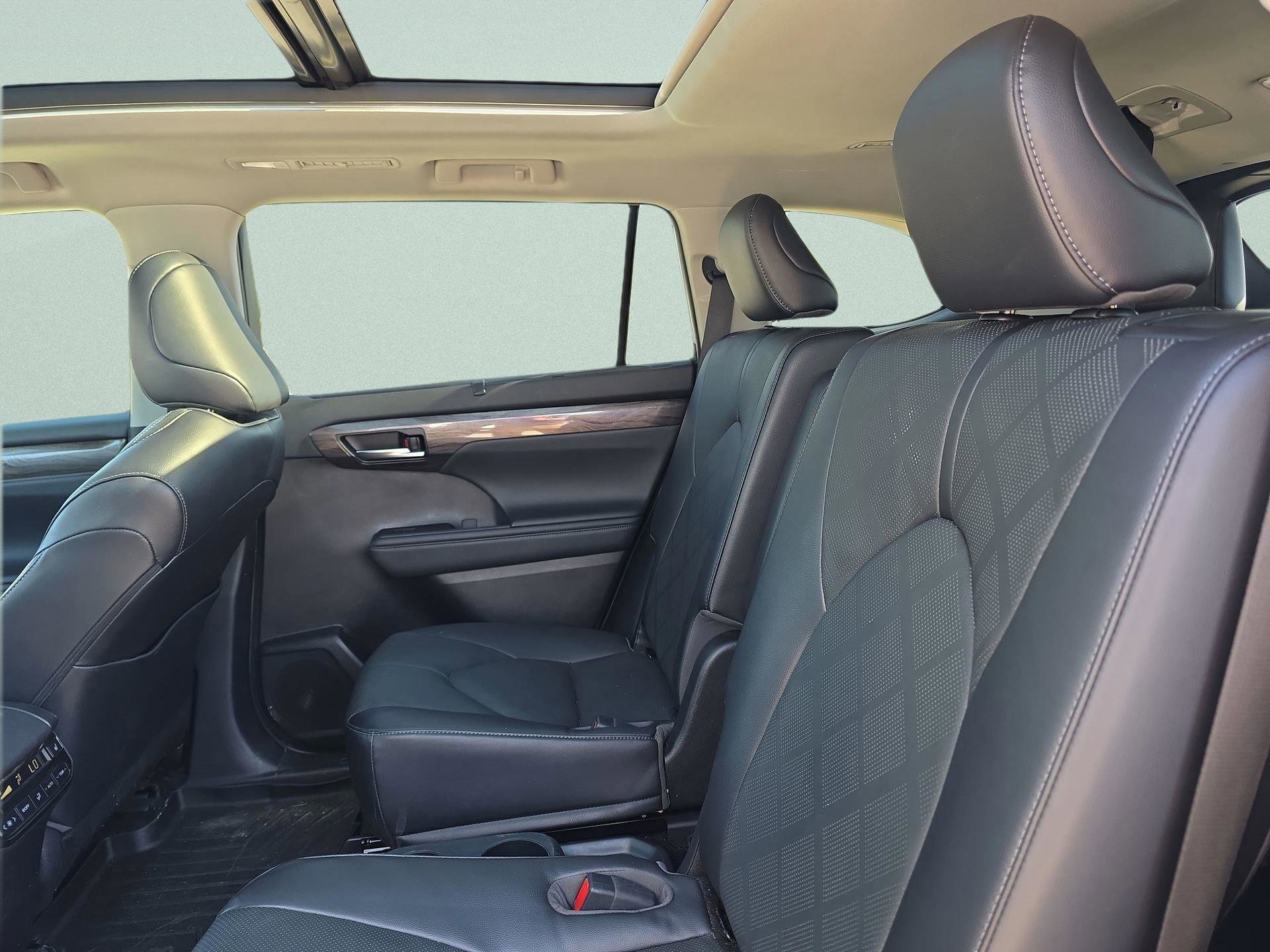 Used 2023 Toyota Highlander Platinum image 13