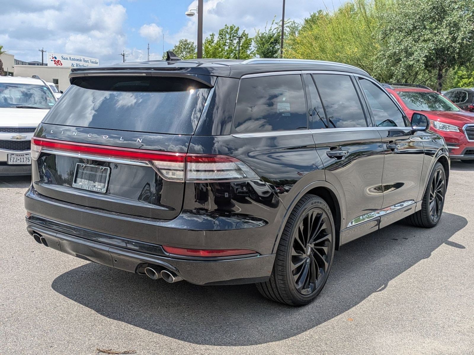 Used 2021 Lincoln Aviator Reserve w/ Equipment Group 208A image 3