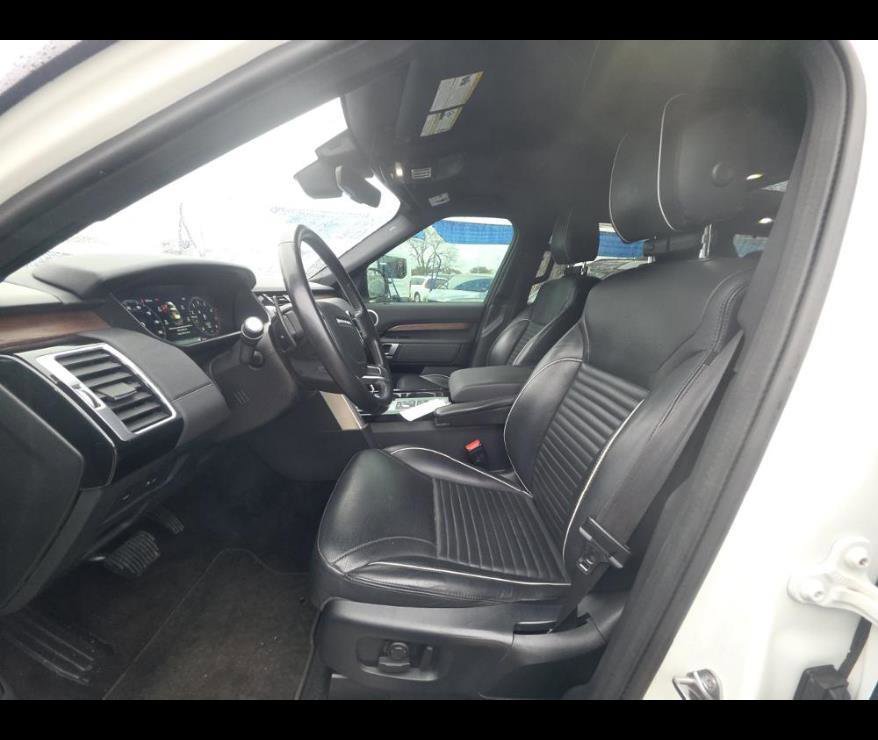 Used 2020 Land Rover Discovery HSE image 3