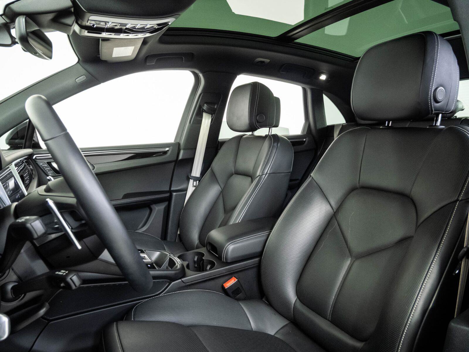 Used 2024 Porsche Macan S AWD/4WD image 5