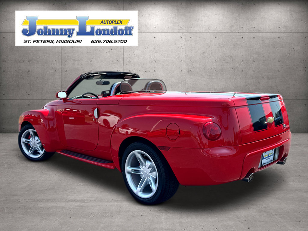 Used 2006 Chevrolet SSR w/ Preferred Equipment Group RWD image 3