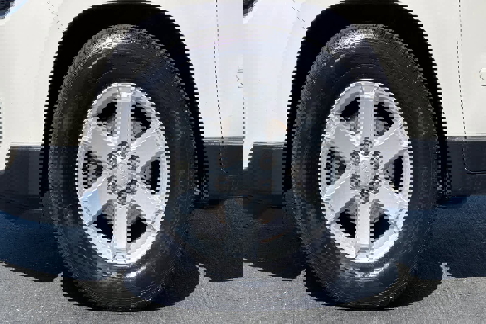 Used 2014 GMC Acadia SLE image 29