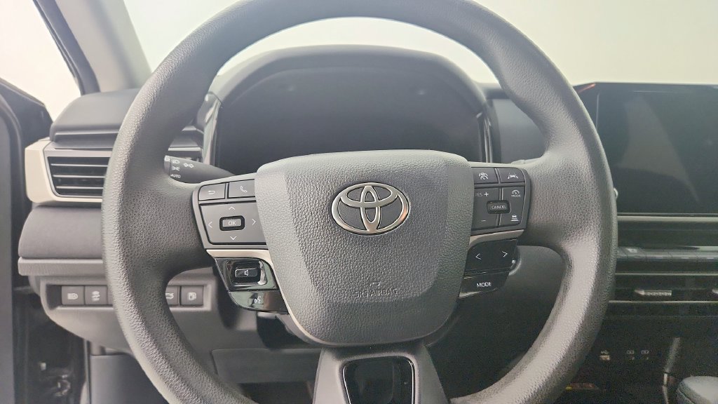 Used 2025 Toyota Camry LE FWD image 12