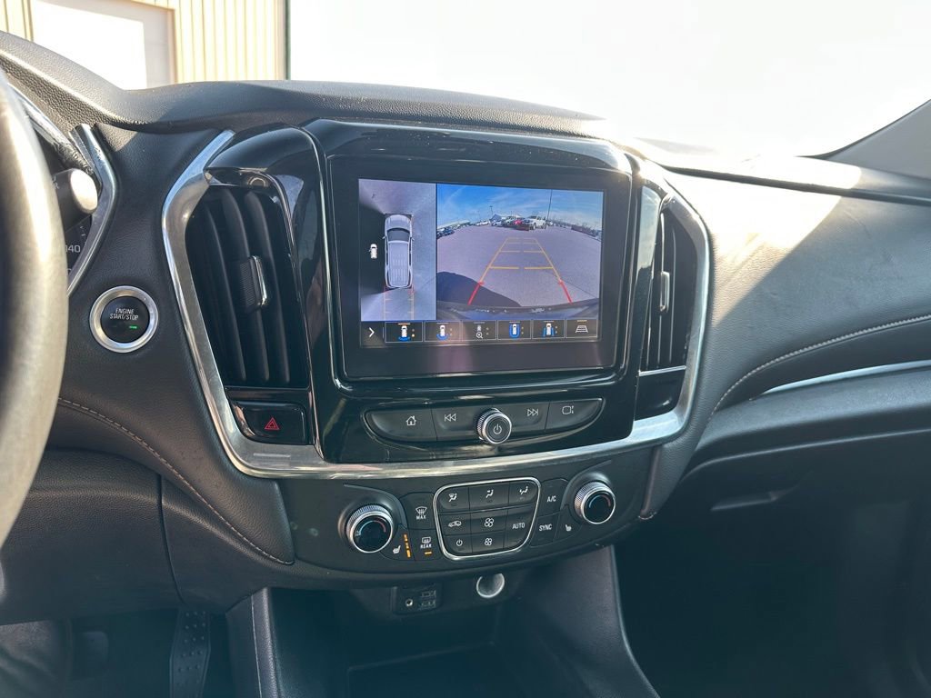 Used 2021 Chevrolet Traverse LT w/ LT Premium Package image 17