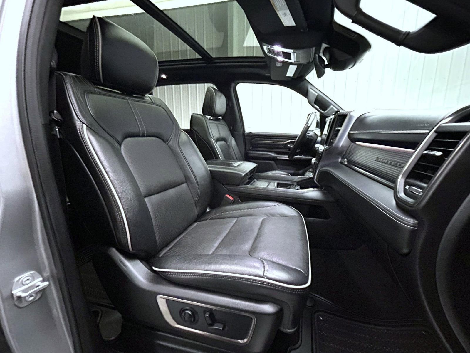 Used 2020 RAM 1500 Limited image 15