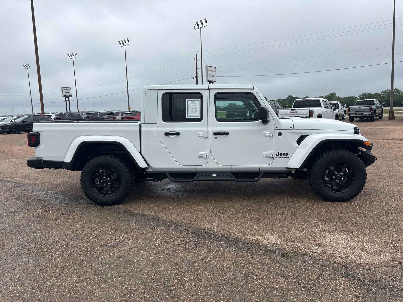 Used 2025 Jeep Gladiator Sport AWD/4WD image 7