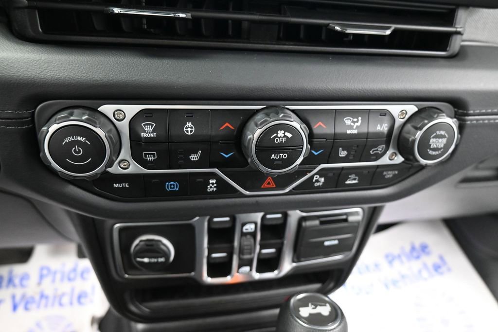 Used 2025 Jeep Wrangler Unlimited Sahara w/ Safety Group AWD/4WD image 38