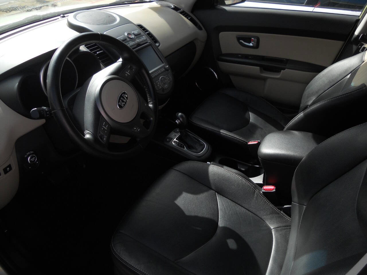 Used 2013 Kia Soul ! w/ Premium Pkg image 5